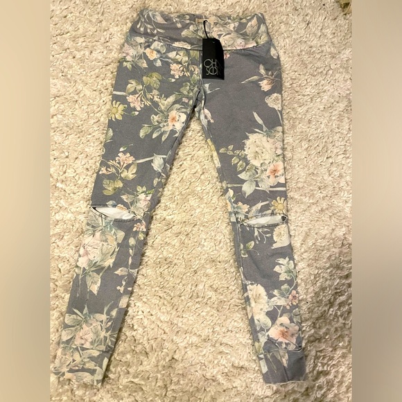 CHASER FLORAL BUTTERY SOFT LEGGINGS WITH KNEE CUTOUTS - Picture 3 of 7